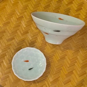青白磁　メダカ平茶碗／小皿