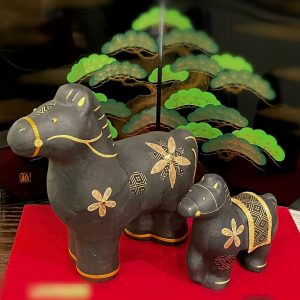 2026年迎春🐎 ちぎり和紙『金彩 黒馬』