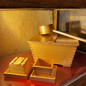 新年の祝い酒に🎍『秋田杉　酒器揃え』