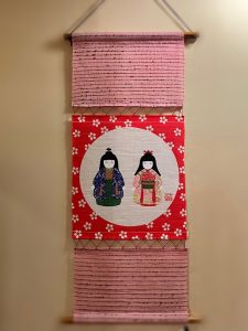 型染タペストリー『おぼろつぎ豆市松』