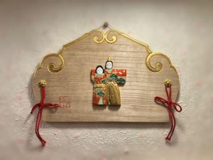 一刀彫掛け飾り『立ち雛』